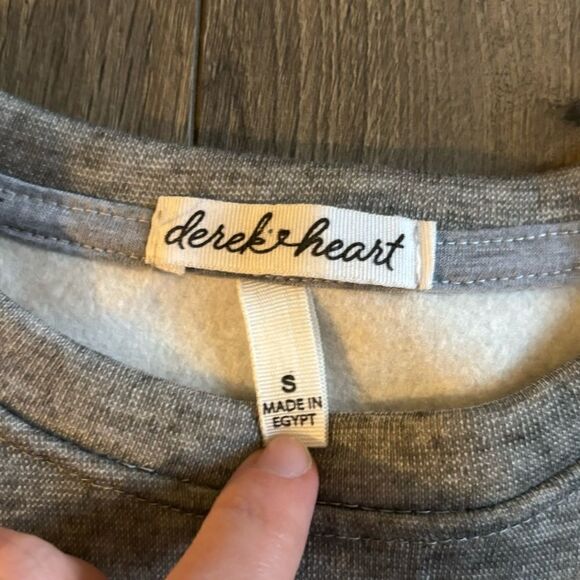 Derek Heart Embroidered Mushroom Love Sweatshirt Crewneck Small - Picture 3 of 4